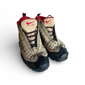 Nike Air ACG hiking boots- Beige and Red